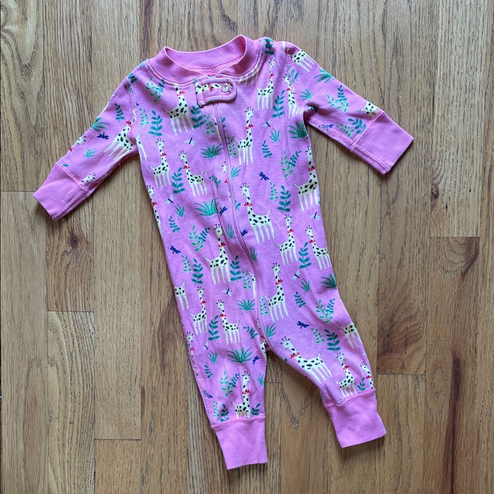 Hanna Andersson - Baby Zip Up One Piece Sleeper in pink giraffe print - Picture 10 of 12
